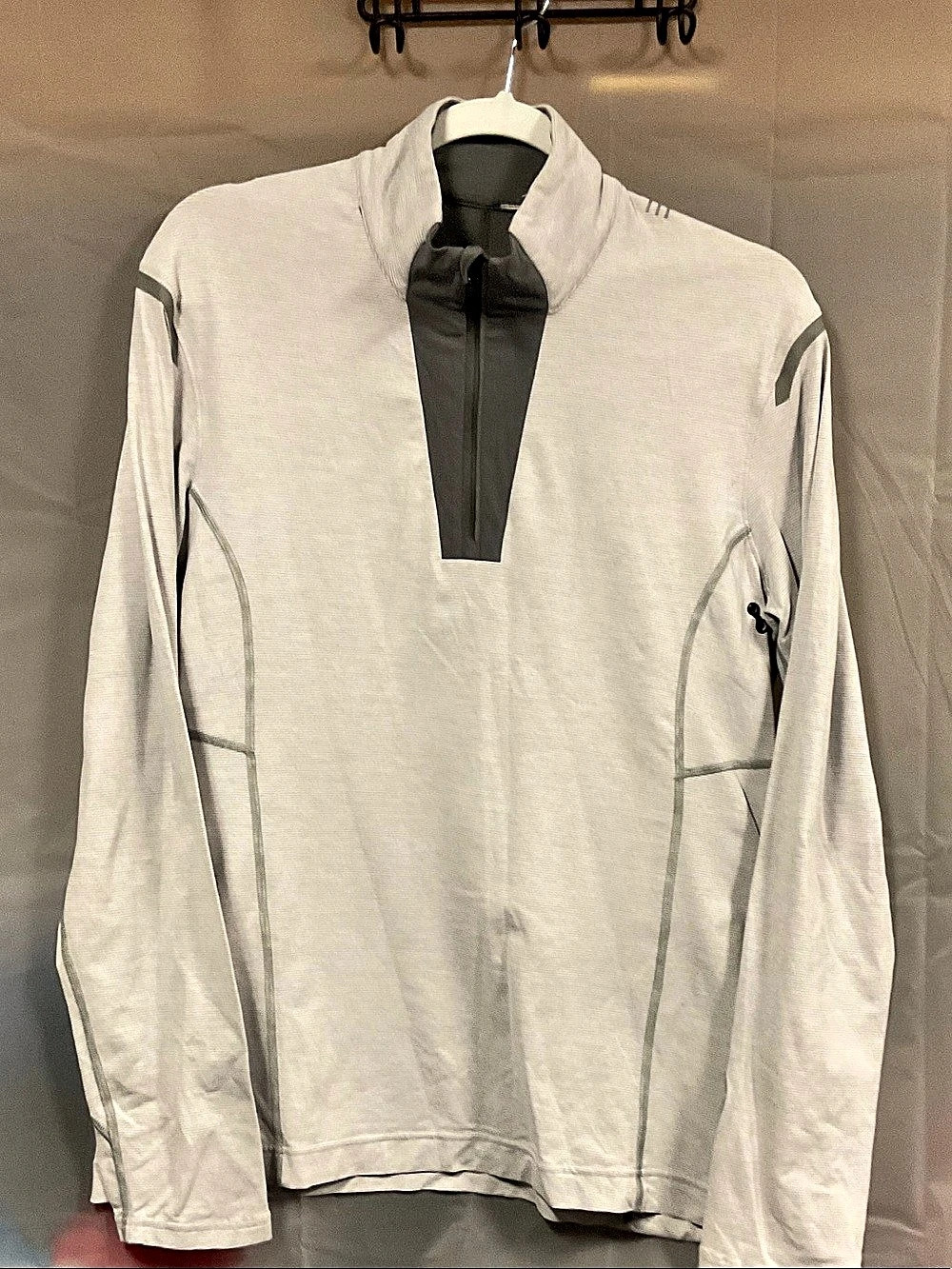 lululemon Run For Gold 1/2 Zip Pullover White & Gray